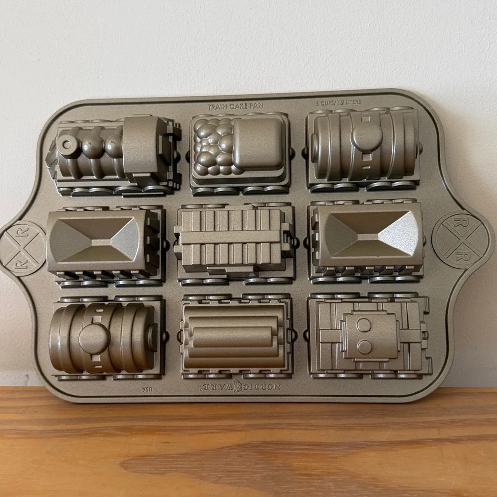 Williams Sonoma Nordic Train and Sandcastle Cake Pans